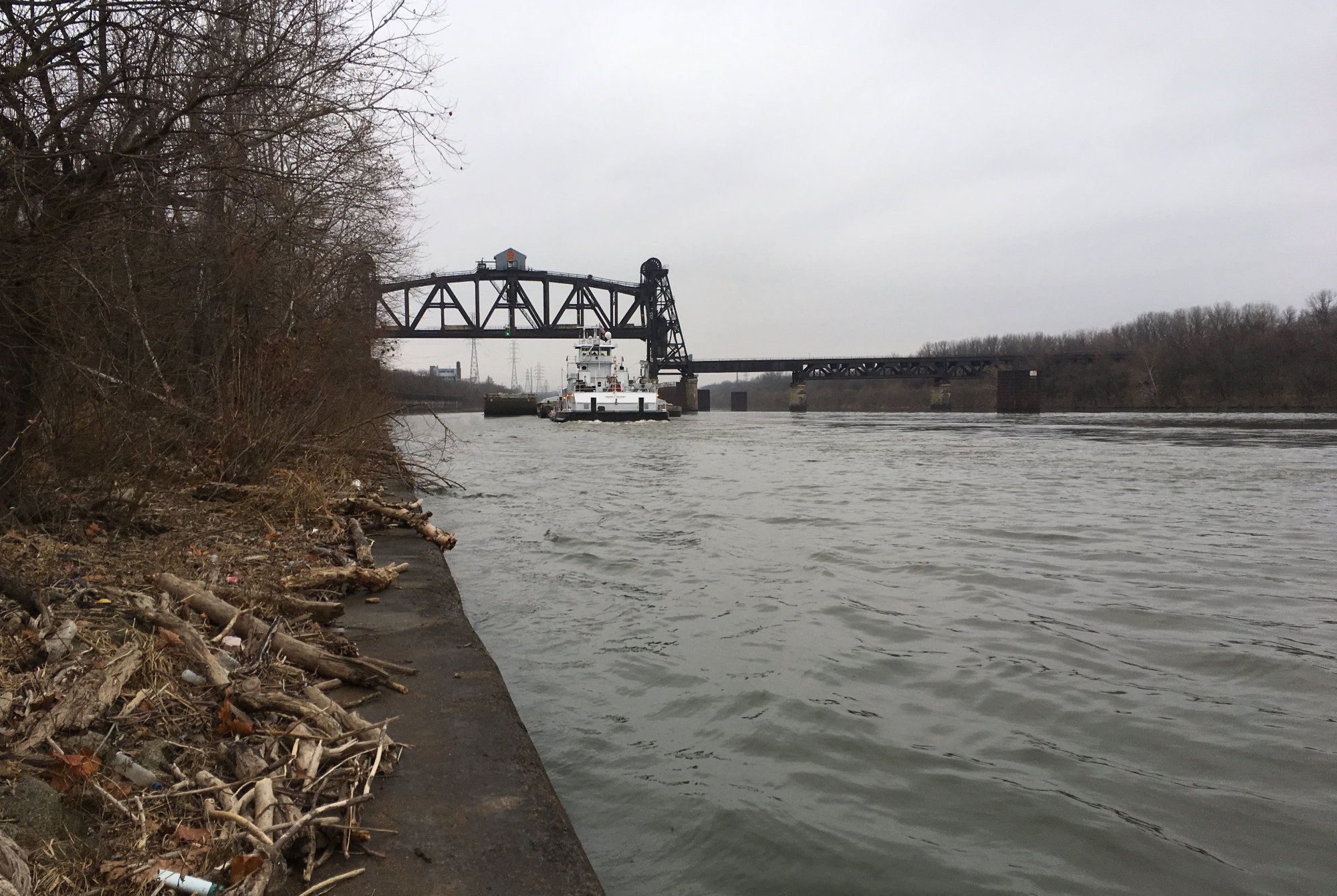 A towing vessel and barges moving through the area monitored by the Louisville Vessel Traffic Service on Dec. 22, 2017.